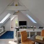 Apartmán 4 Minutes From Sainte-mere-eglise - Independent On First Floor Of Big House With Garden And Heated Pool Opened If Weather Is Ok