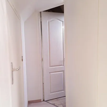 4 Minutes From Sainte-mere-eglise - Independent On First Floor Of Big House With Garden Apartamento Fresville