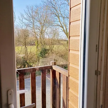 4 Minutes From Sainte-mere-eglise - Independent On First Floor Of Big House With Garden Apartamento *