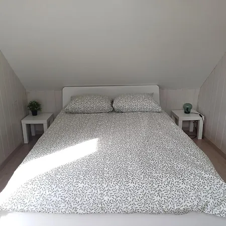 4 Minutes From Sainte-mere-eglise - Independent On First Floor Of Big House With Garden And Heated Pool Opened If Weather Is Ok Fresville