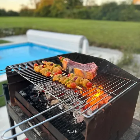 4 Minutes From Sainte-mere-eglise - Independent On First Floor Of Big House With Garden And Heated Pool Opened If Weather Is Ok * Fresville