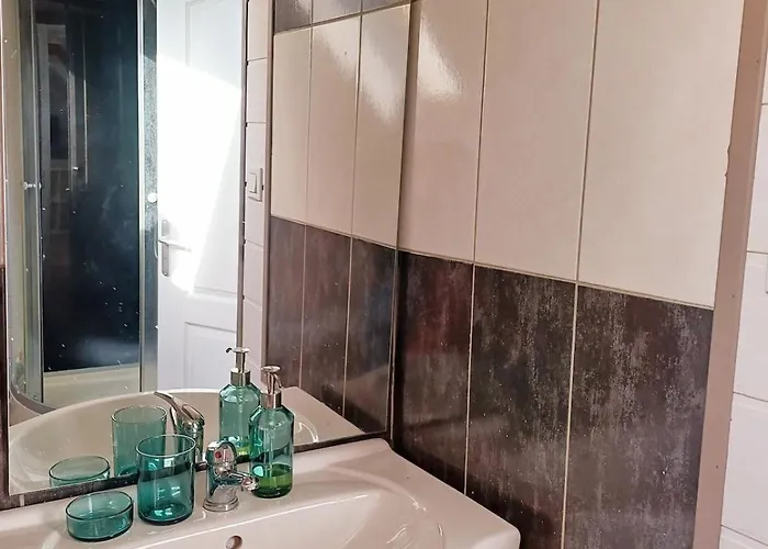 Apartment 4 Minutes From Sainte-mere-eglise - Independent On First Floor Of Big House With Garden And Heated Pool Opened If Weather Is Ok *