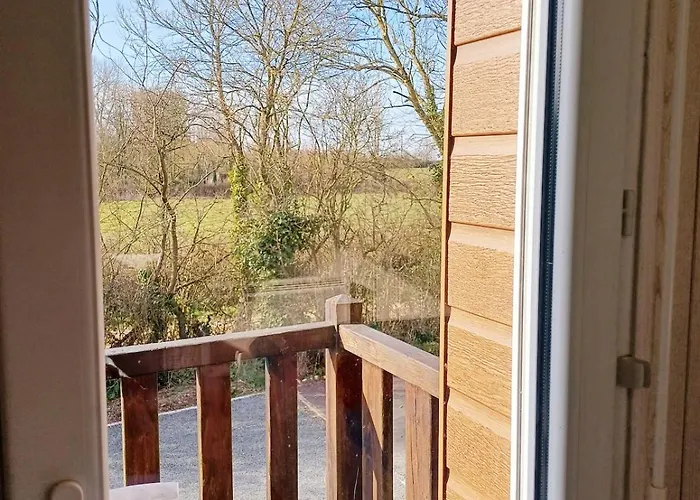 4 Minutes From Sainte-mere-eglise - Independent On First Floor Of Big House With Garden And Heated Pool Opened If Weather Is Ok Lägenhet *