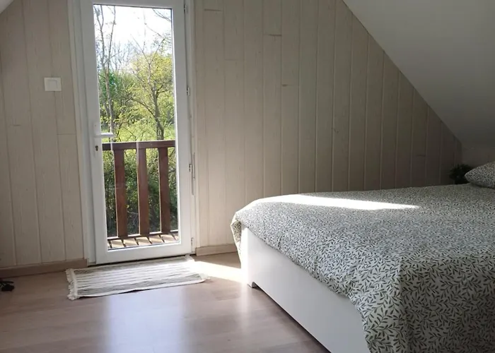 4 Minutes From Sainte-mere-eglise - Independent On First Floor Of Big House With Garden And Heated Pool Opened If Weather Is Ok * Fresville