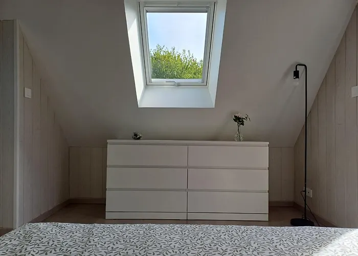 4 Minutes From Sainte-mere-eglise - Independent On First Floor Of Big House With Garden And Heated Pool Opened If Weather Is Ok * Fresville