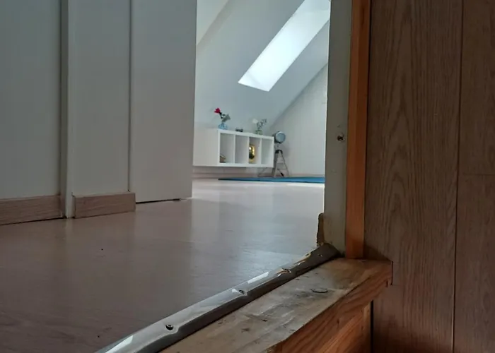 4 Minutes From Sainte-mere-eglise - Independent On First Floor Of Big House With Garden And Heated Pool Opened If Weather Is Ok * Fresville