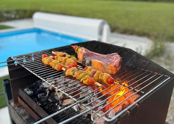 4 Minutes From Sainte-mere-eglise - Independent On First Floor Of Big House With Garden And Heated Pool Opened If Weather Is Ok * Fresville