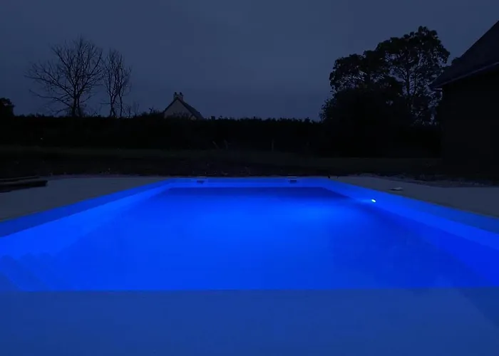 Apartment 4 Minutes From Sainte-mere-eglise - Independent On First Floor Of Big House With Garden And Heated Pool Opened If Weather Is Ok